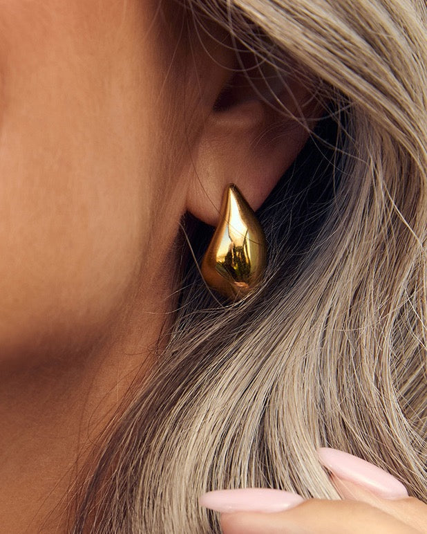 Brinco Delphine - Ouro 18K | SILLENE - uso