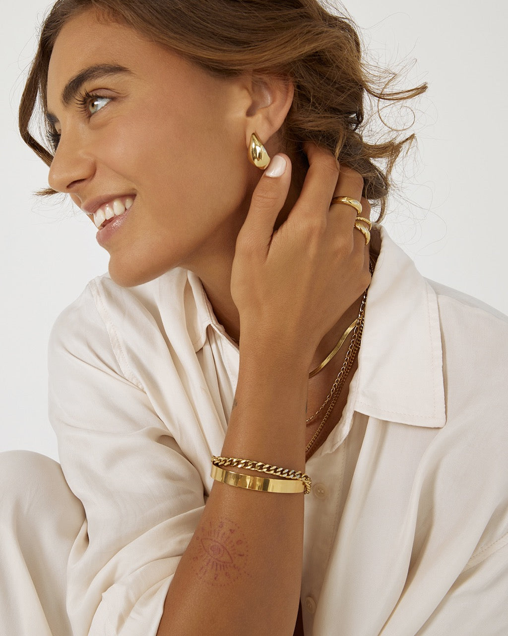 Brinco Delphine - Ouro 18K | SILLENE - uso