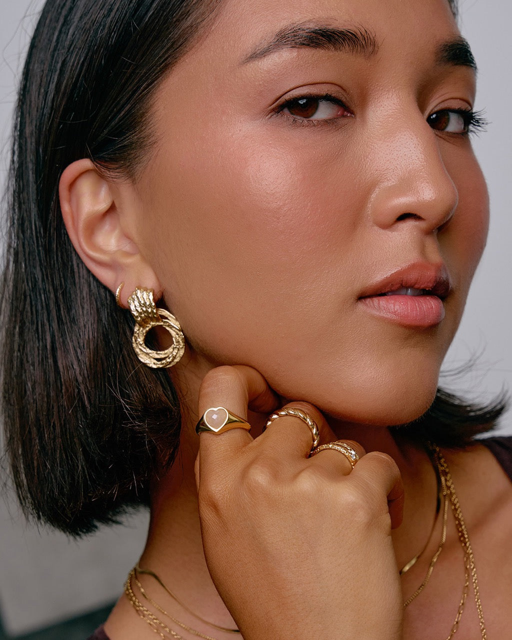 Brinco Effie - Ouro 18K | SILLENE - uso