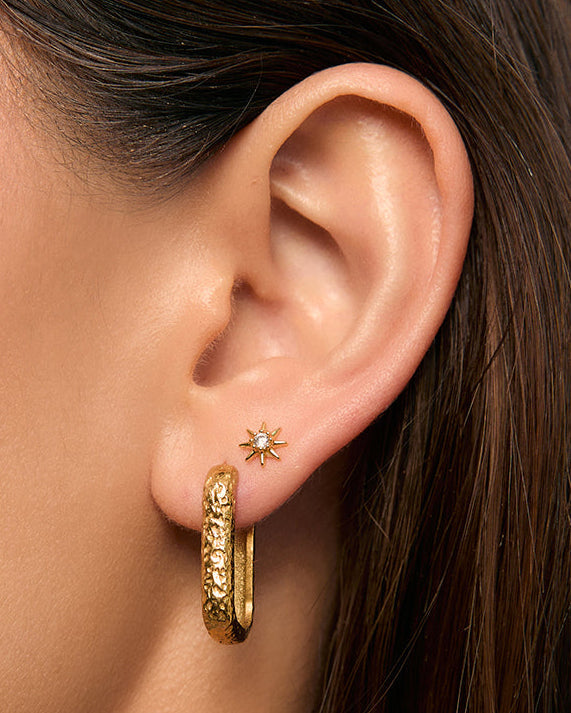 Brinco Elo Farrah - Ouro 18K | SILLENE - uso