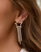 Brinco Estrela Starburst - Ouro 18K | SILLENE - uso