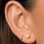 Brinco Estrela Stardust - Ouro 18K | SILLENE - uso