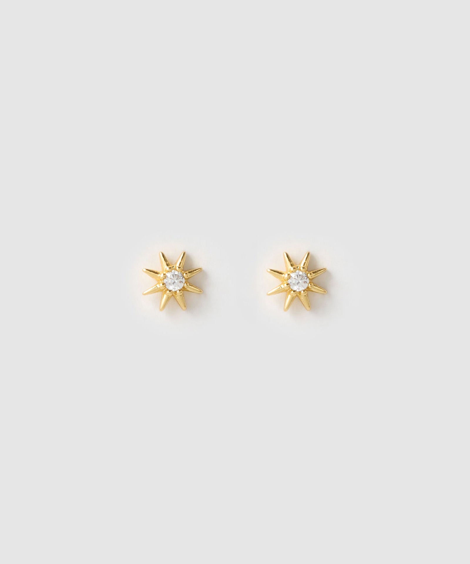 Brinco Estrela Zadie Tarraxa Plana - Ouro 18K | SILLENE