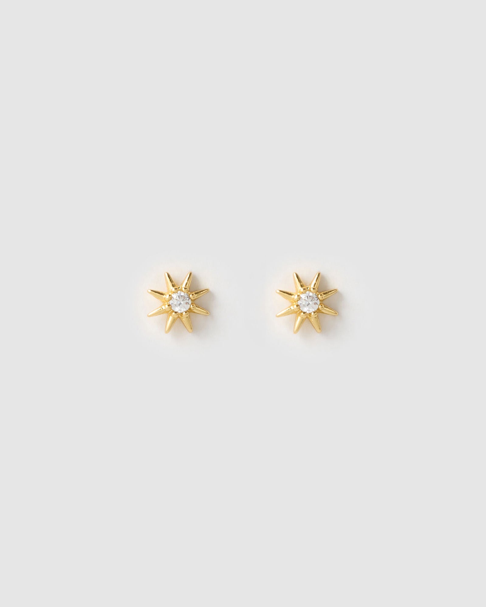 Brinco Estrela Zadie Tarraxa Plana - Ouro 18K | SILLENE