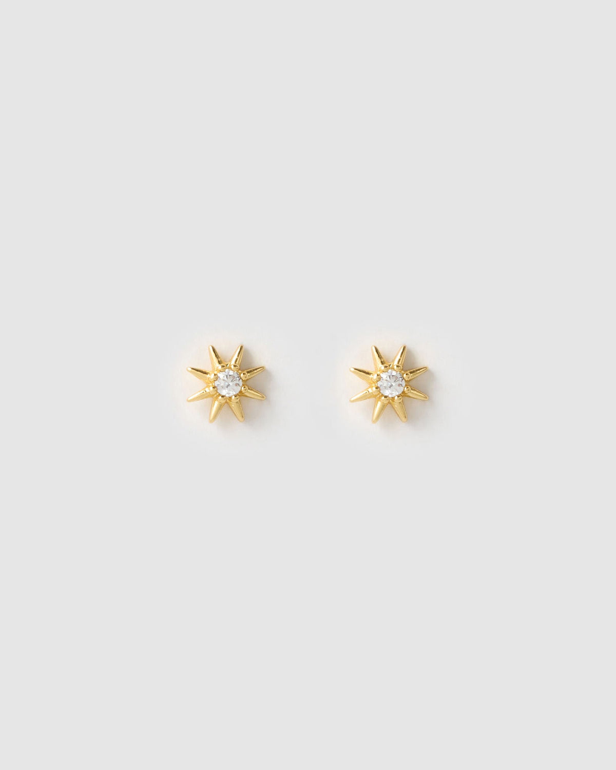 Brinco Estrela Zadie Tarraxa Plana - Ouro 18K | SILLENE