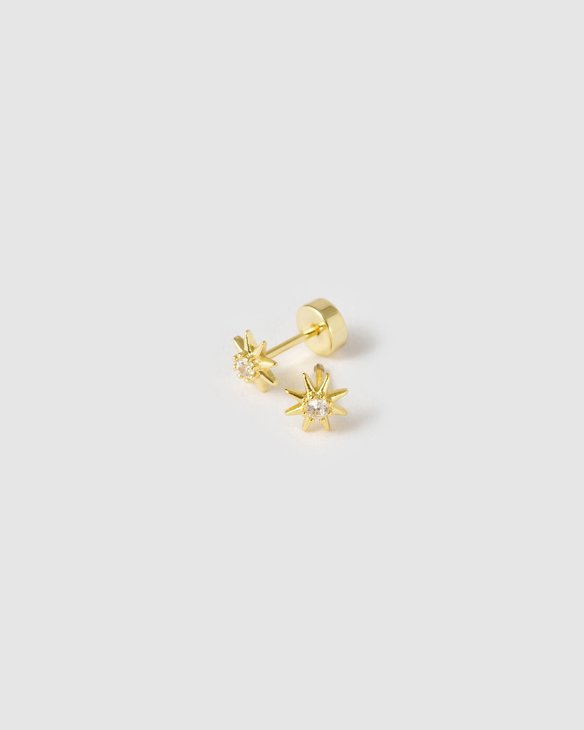 Brinco Estrela Zadie Tarraxa Plana - Ouro 18K | SILLENE