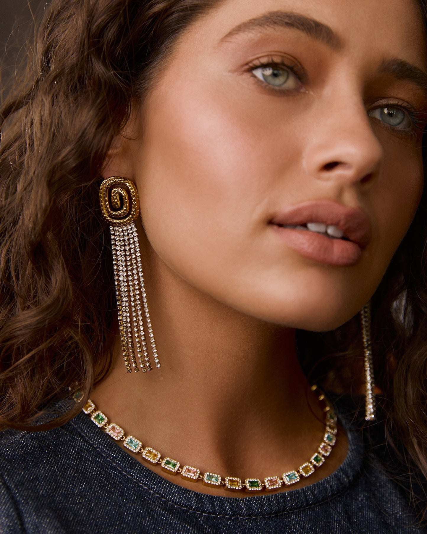 Brinco Franjas Miley - Ouro 18K | SILLENE - uso
