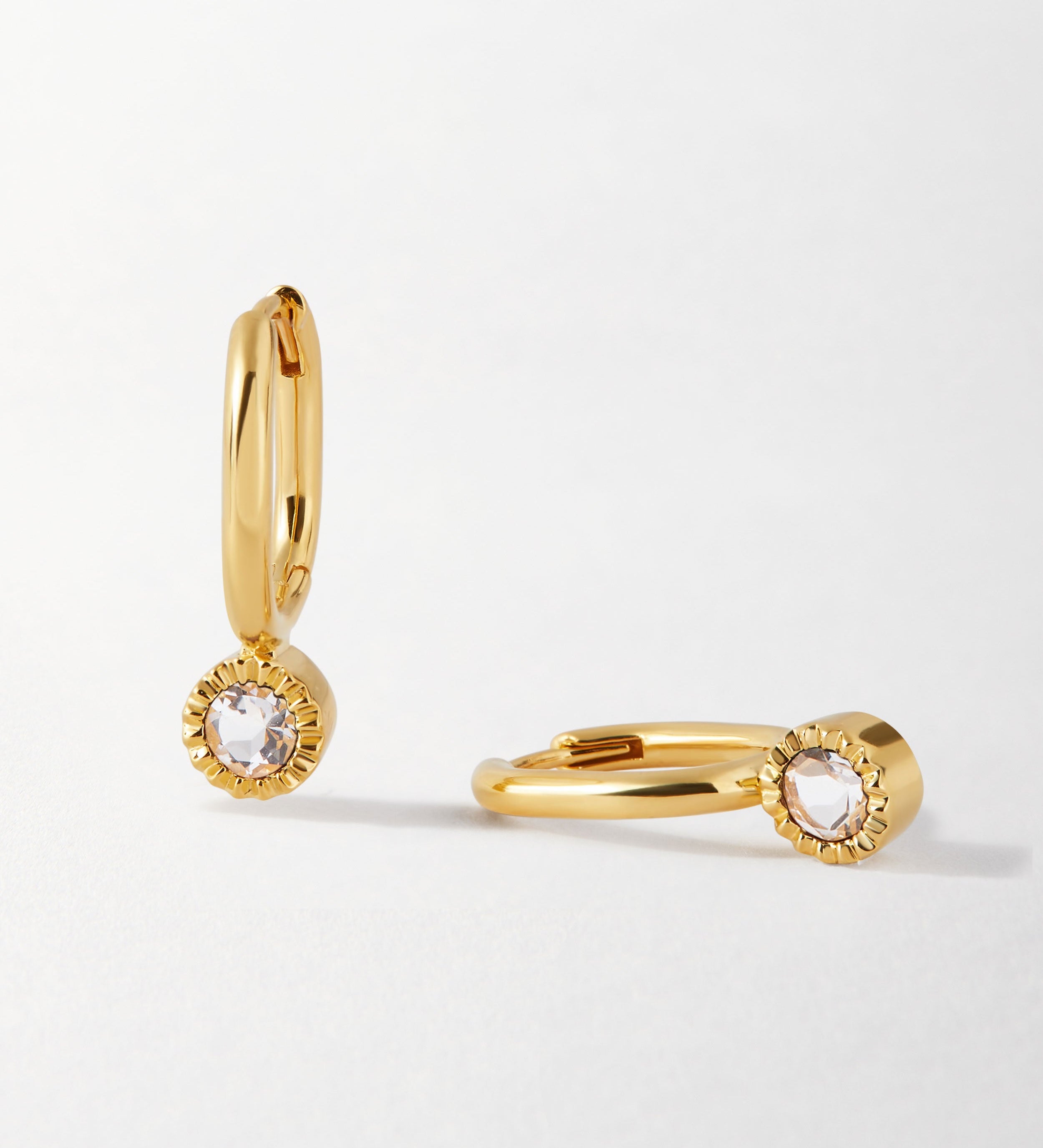 Brinco Gota Pedra do Mês - Abril (Topázio Branco) - Ouro 18K | SILLENE