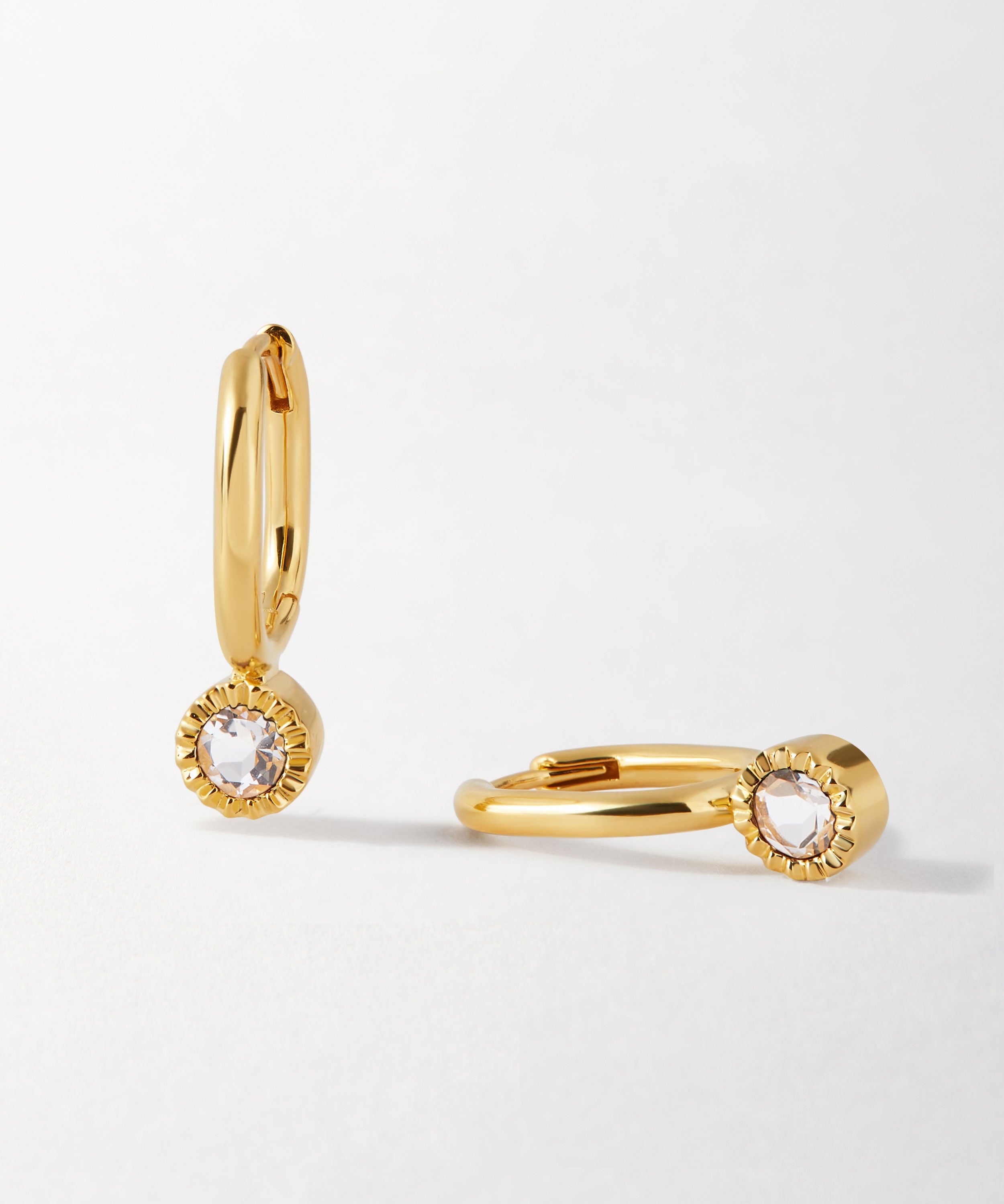 Brinco Gota Pedra do Mês - Abril (Topázio Branco) - Ouro 18K | SILLENE