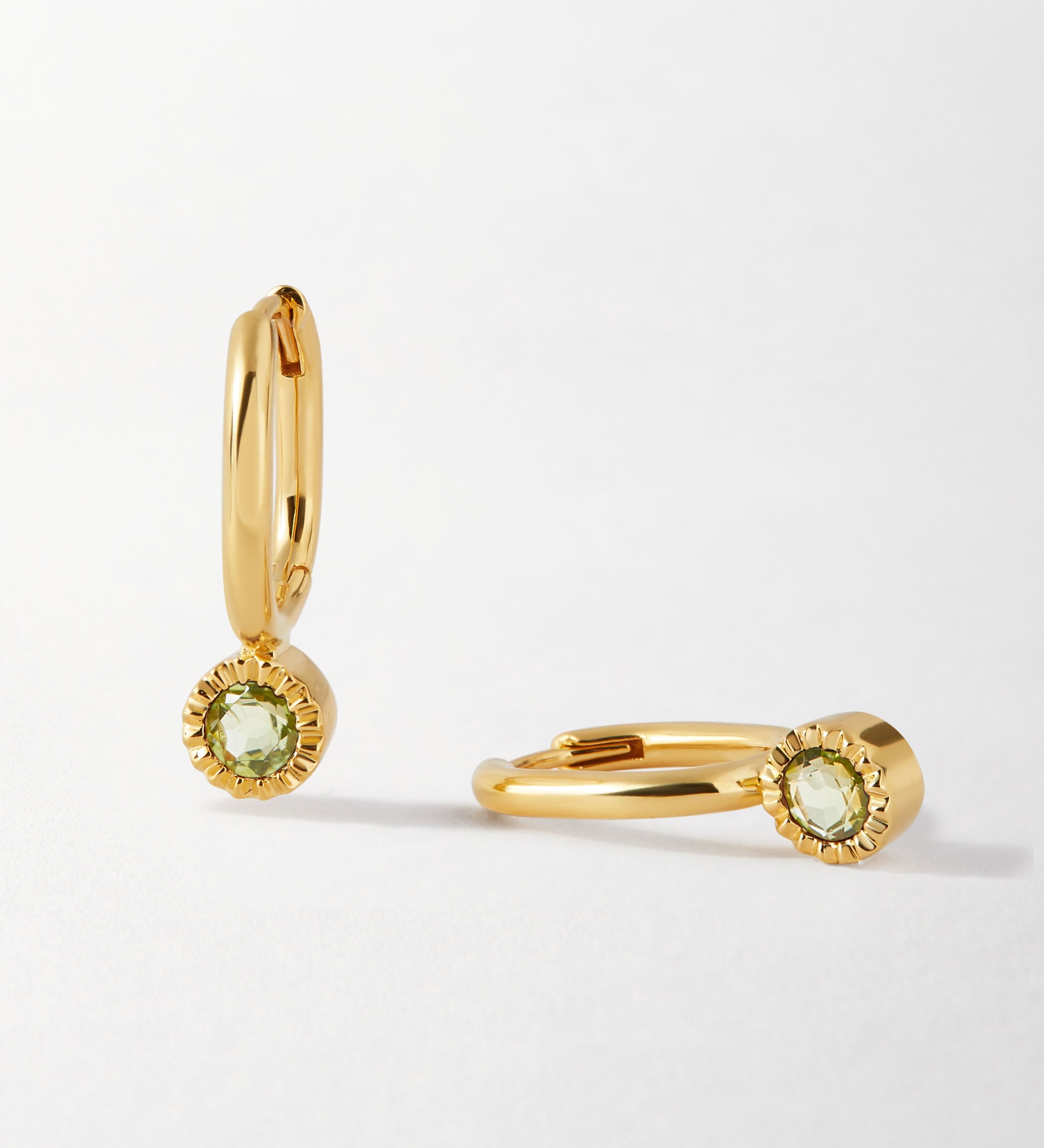 Brinco Gota Pedra do Mês - Agosto (Peridoto) - Ouro 18K | SILLENE - u-hoop