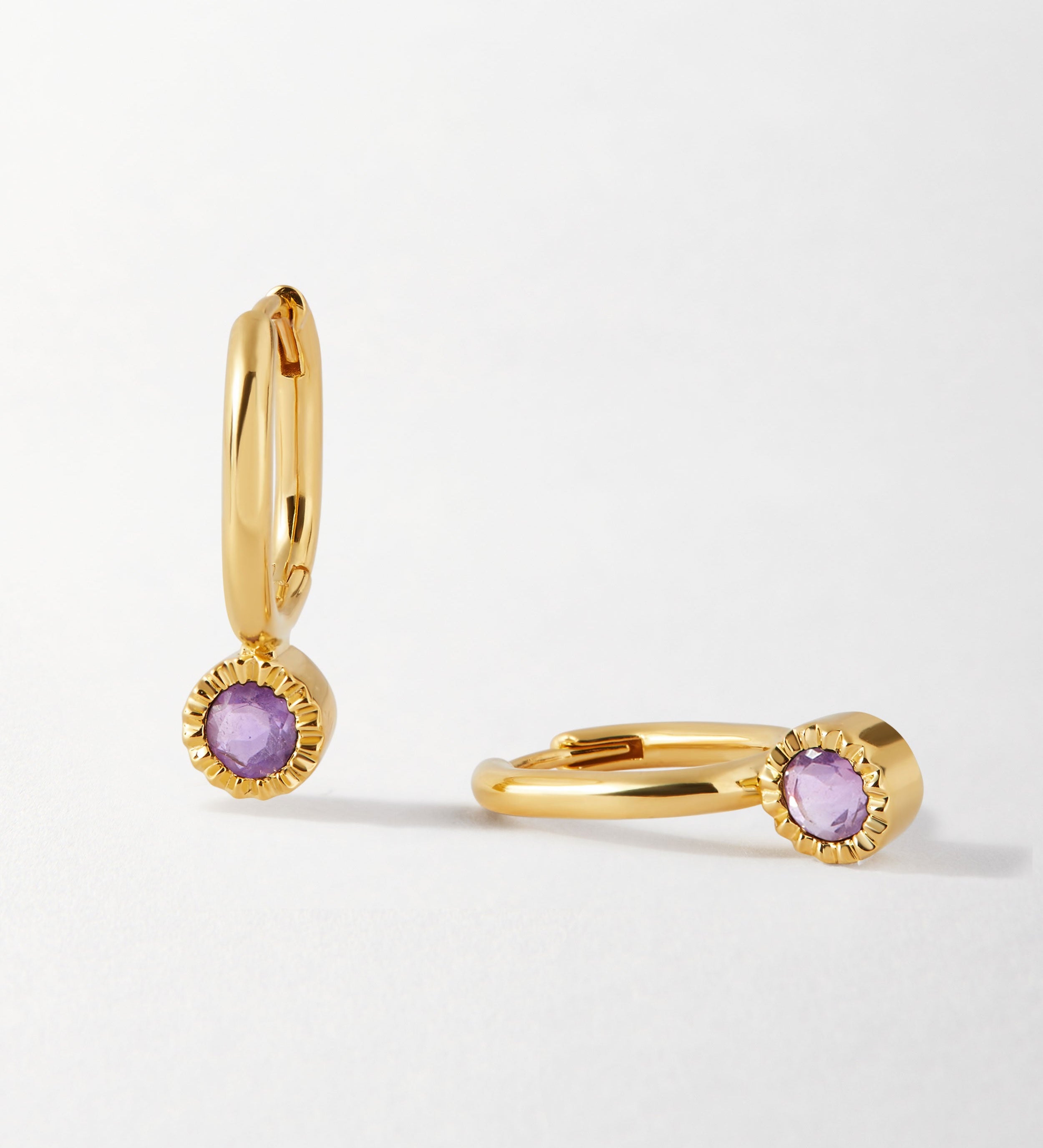 Brinco Gota Pedra do Mês - Fevereiro (Ametista) - Ouro 18K | SILLENE