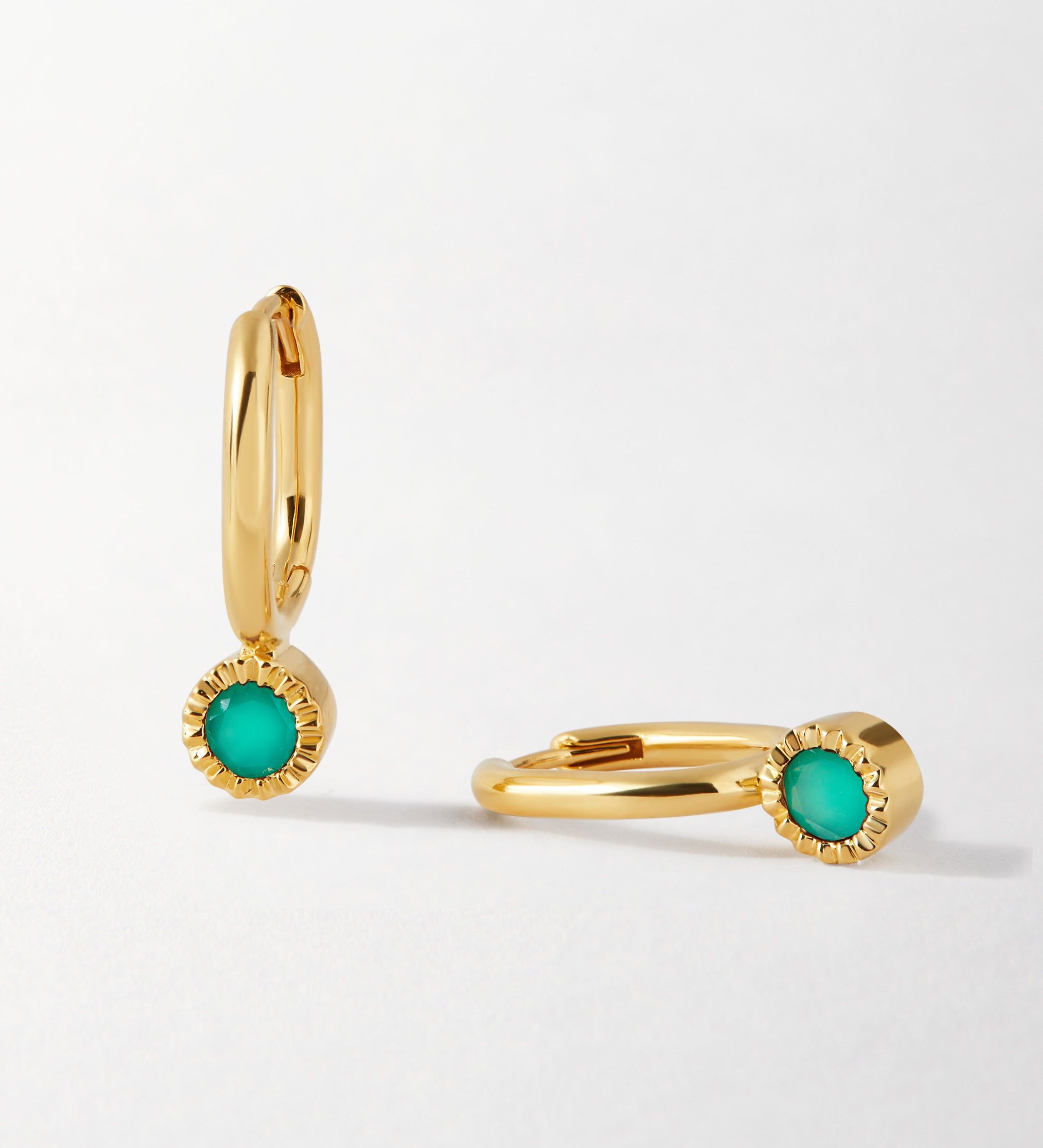 Brinco Gota Pedra do Mês - Maio (Ônix Verde) - Ouro 18K | SILLENE
