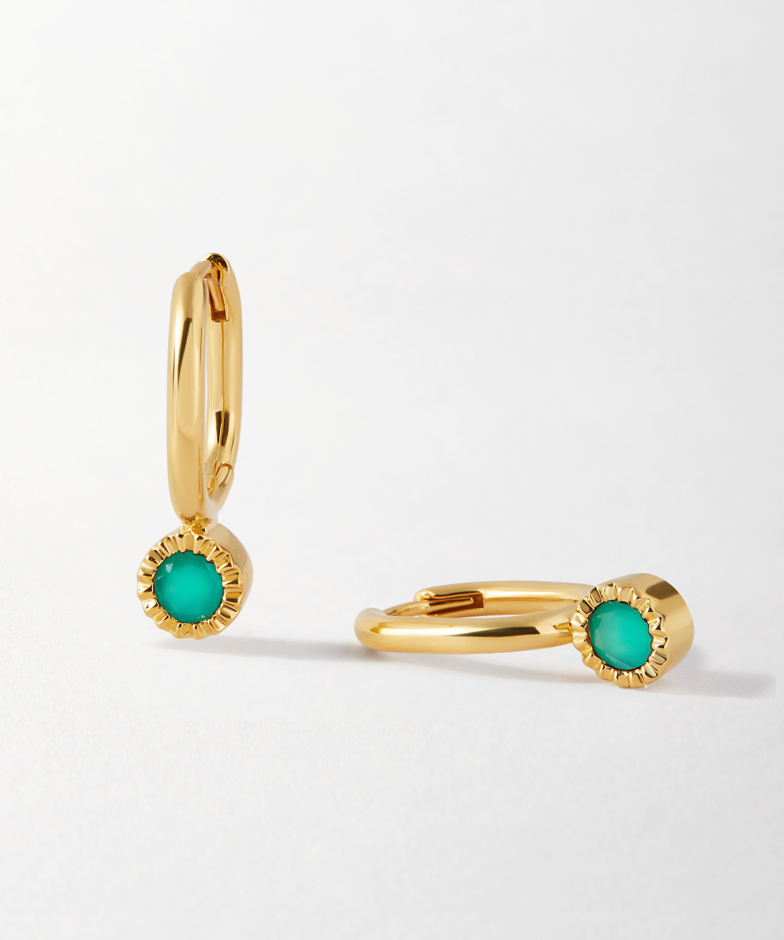 Brinco Gota Pedra do Mês - Maio (Ônix Verde) - Ouro 18K | SILLENE