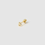Brinco Inicial Unitário - Ouro 18K | SILLENE - Letra D - detalhe