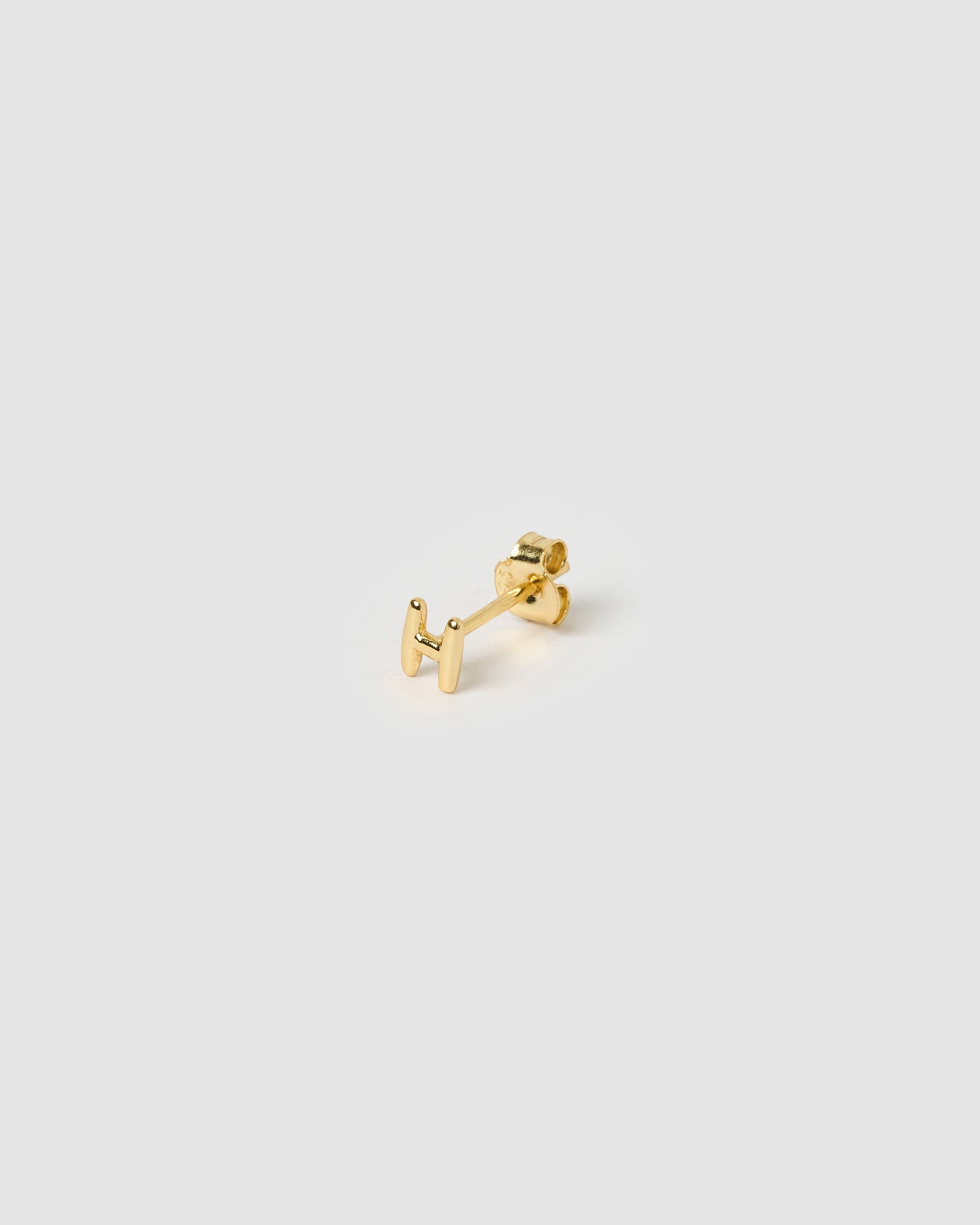 Brinco Inicial Unitário - Ouro 18K | SILLENE - Letra H - detalhe