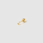 Brinco Inicial Unitário - Ouro 18K | SILLENE - Letra J - detalhe