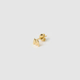 Brinco Inicial Unitário - Ouro 18K | SILLENE - Letra M - detalhe