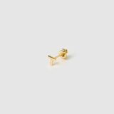 Brinco Inicial Unitário - Ouro 18K | SILLENE - Letra T - detalhe