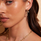 Brinco Isadora Cristal - Ouro 18K | SILLENE - uso