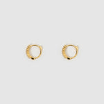 Brinco Khloe Esmeralda - Ouro 18K | SILLENE