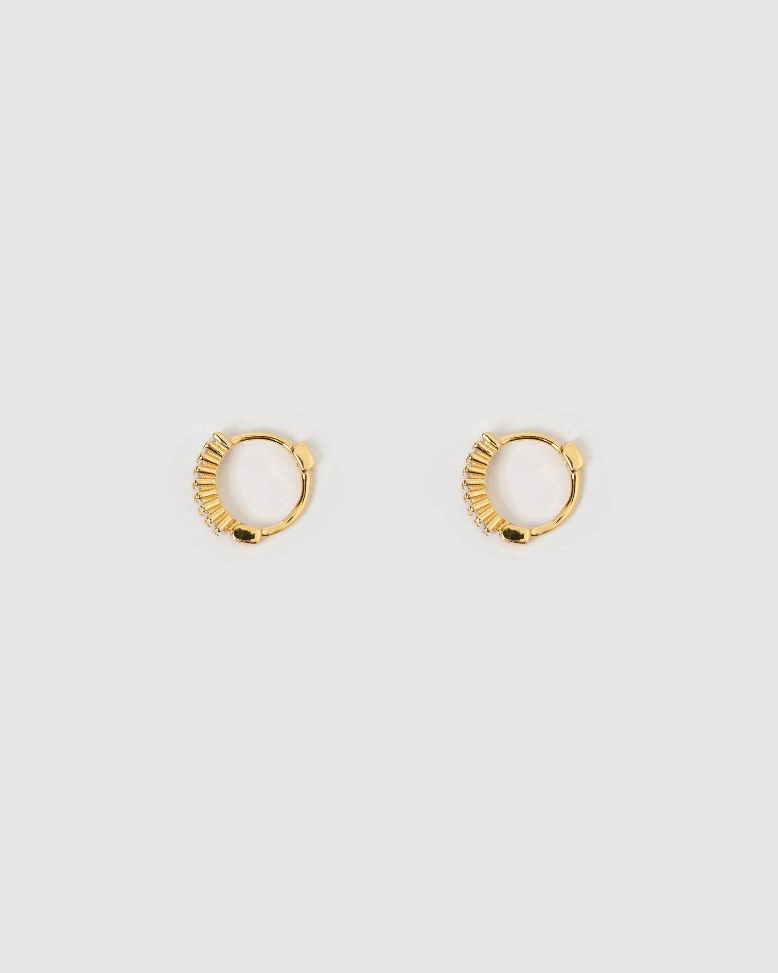 Brinco Khloe Esmeralda - Ouro 18K | SILLENE