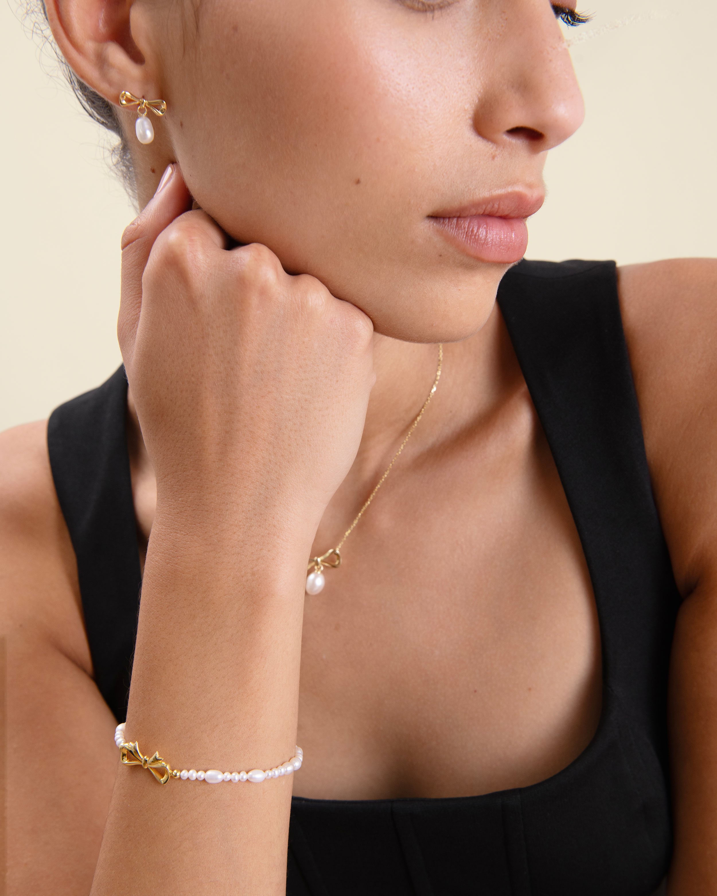 Brinco Laço Pérola - Ouro 18K | SILLENE