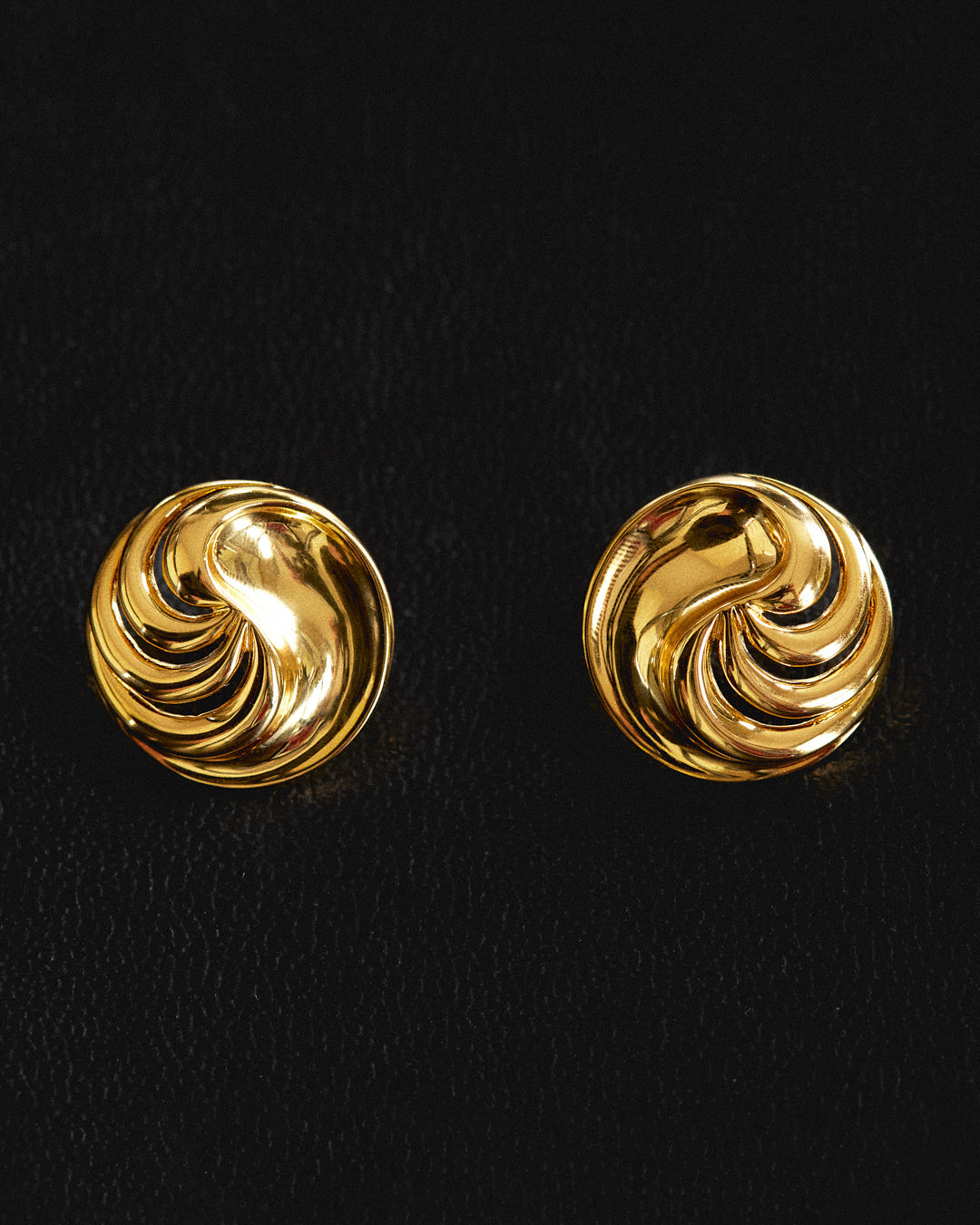 Brinco Leila Espiral - Ouro e Prata - detalhe 03 | SILLENE