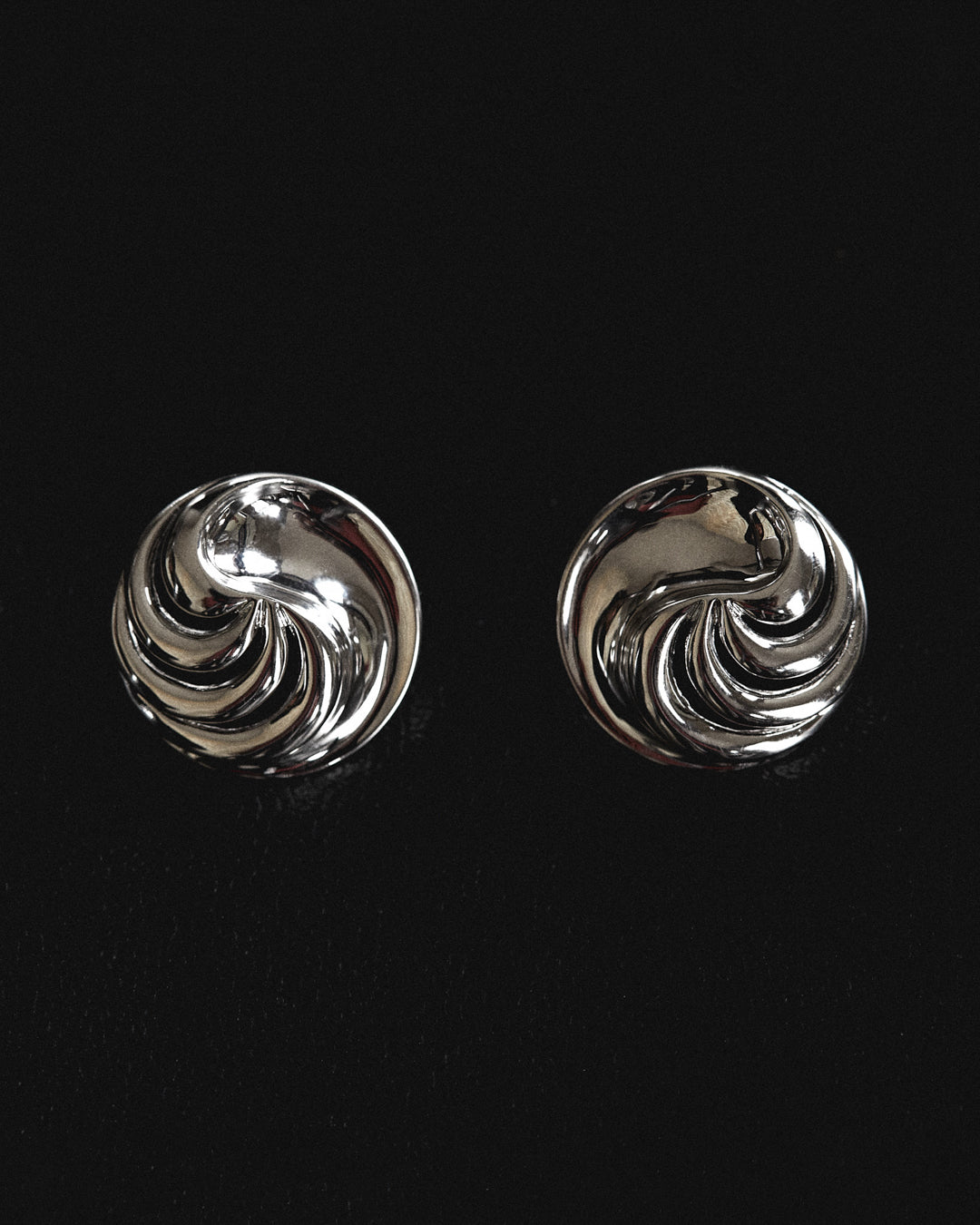 Brinco Leila Espiral - Ouro e Prata - detalhe 08 | SILLENE