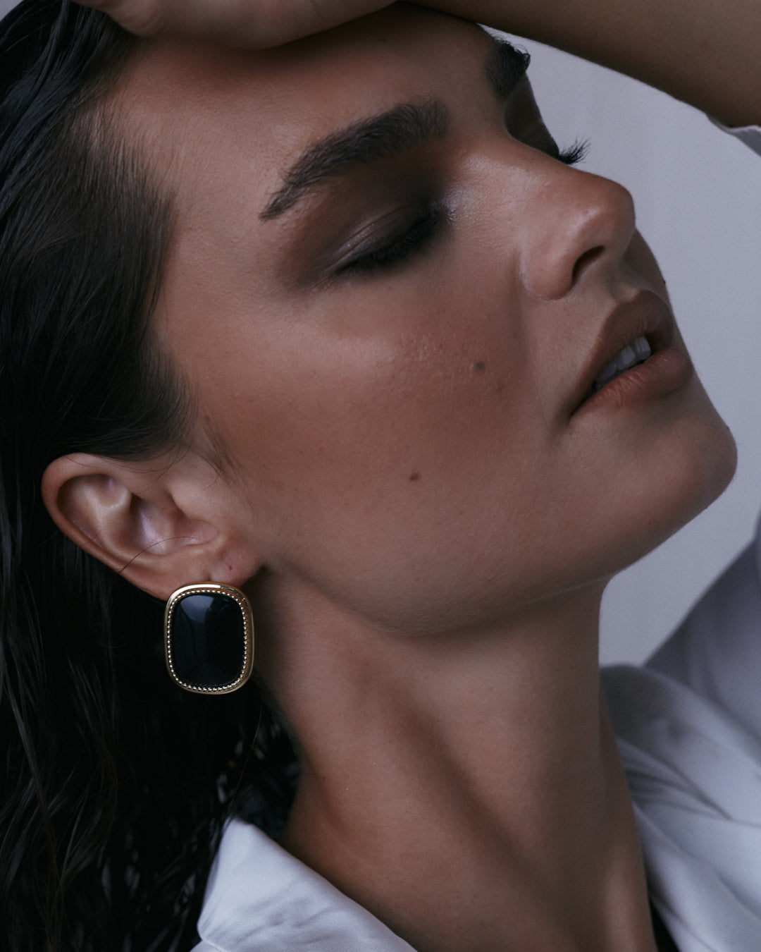 Brinco Midnight Mesa Statement com Ágata Negra - Ouro 18K - detalhe 02 | SILLENE