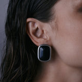 Brinco Midnight Mesa Statement com Ágata Negra - Prata - detalhe 02 | SILLENE