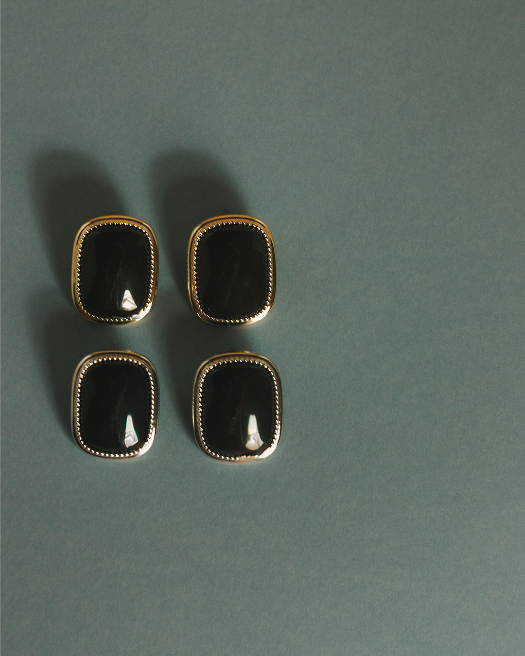 Brinco Midnight Mesa Statement com Ágata Negra - Prata - detalhe 03 | SILLENE