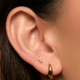 Brinco Mischa Tarraxa Plana - Ouro 18K | SILLENE - uso