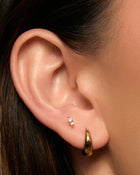 Brinco Mischa Tarraxa Plana - Ouro 18K | SILLENE - uso