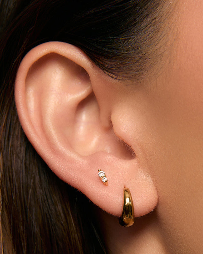 Brinco Mischa Tarraxa Plana - Ouro 18K | SILLENE - uso