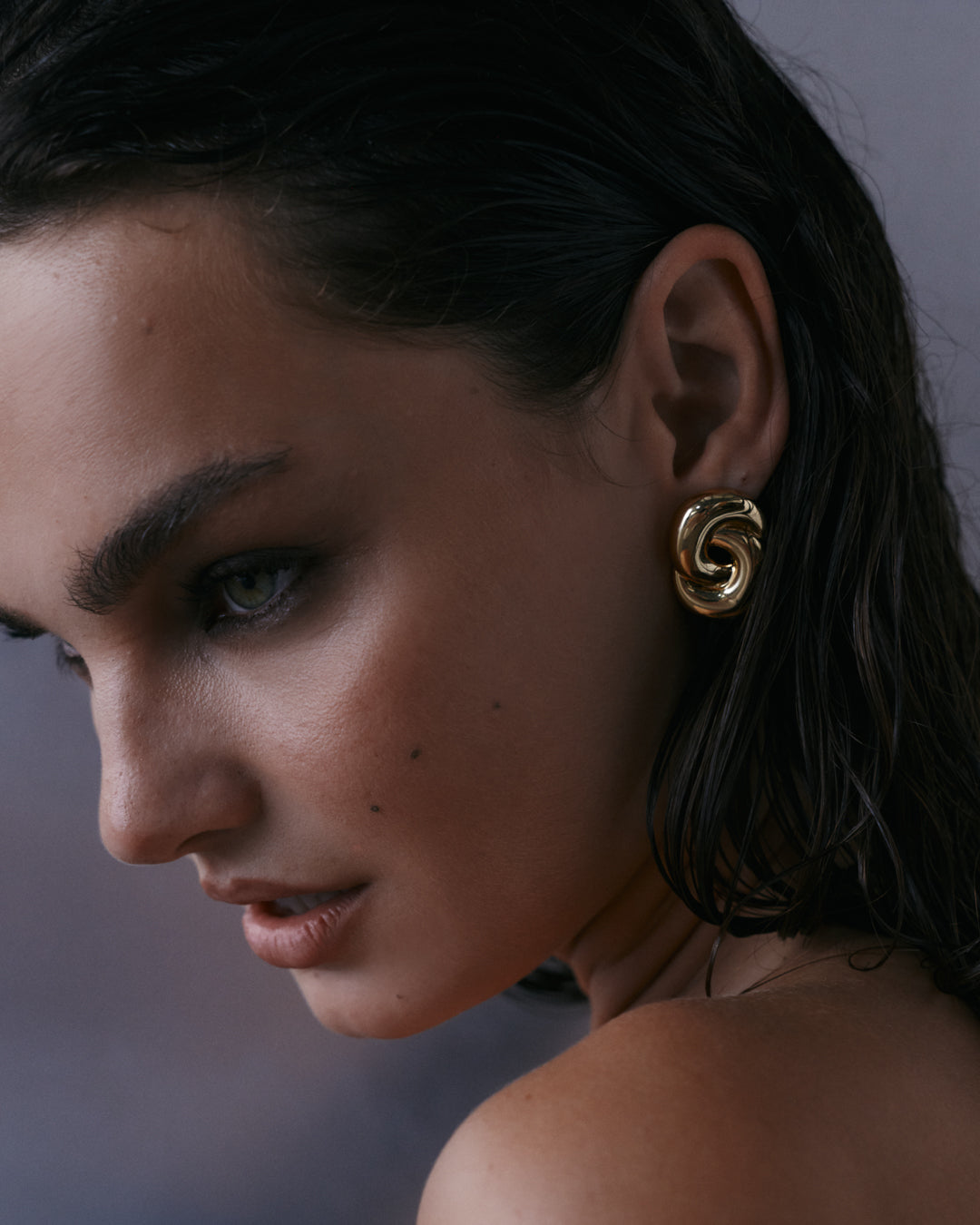 Brinco Nó Solstice - Ouro 18K - detalhe 02 | SILLENE