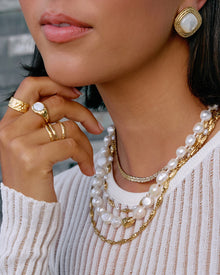 Brinco Ophelia Madrepérola - Ouro 18K | SILLENE