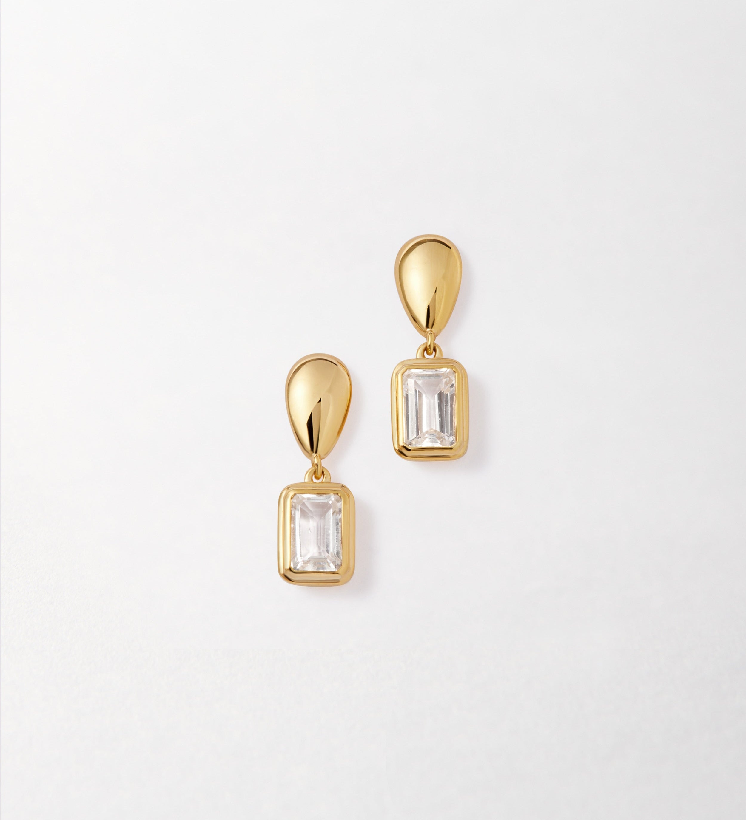 Brinco Pebble Pedra do Mês - Abril (Topázio Branco) - Ouro 18K | SILLENE