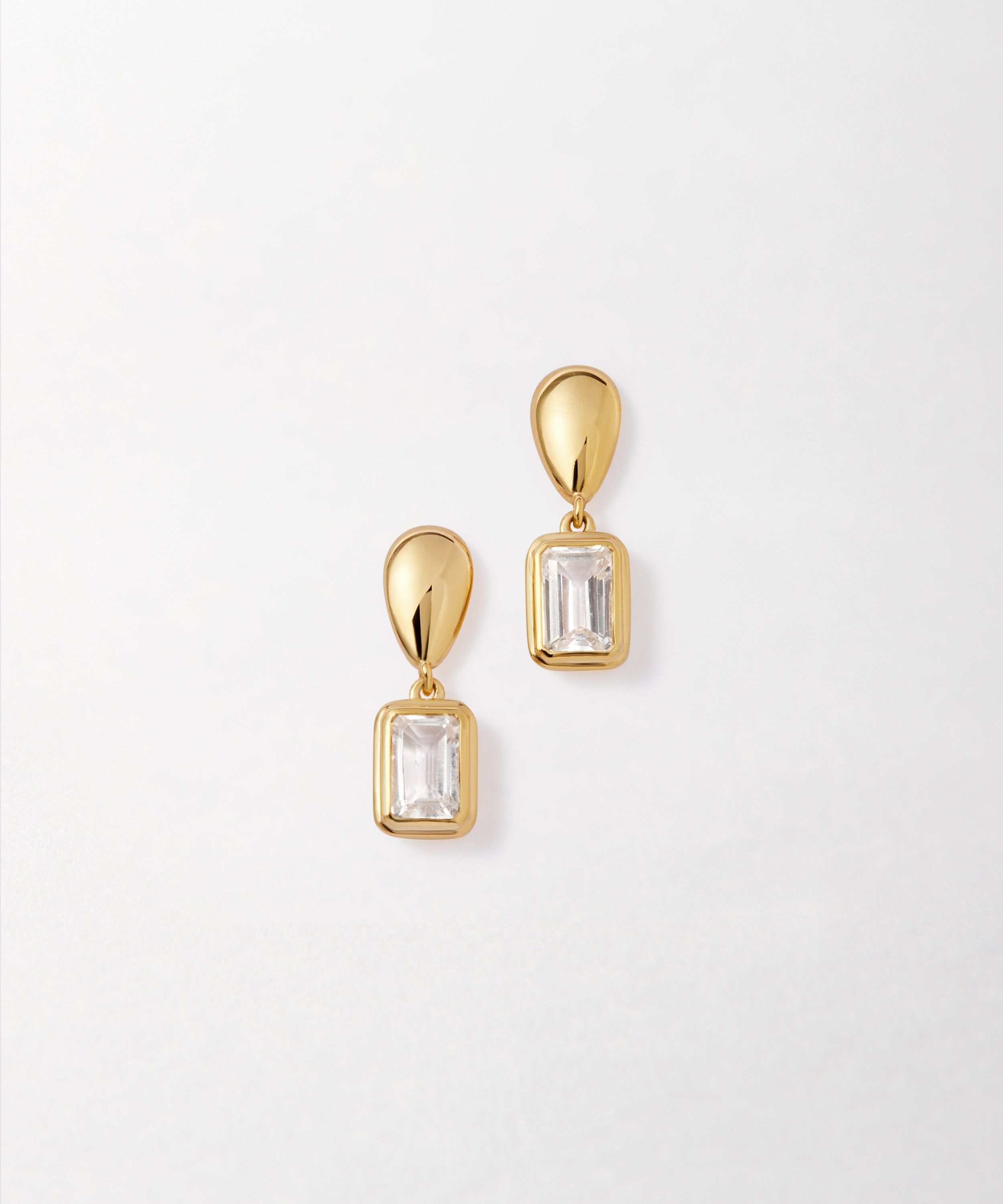 Brinco Pebble Pedra do Mês - Abril (Topázio Branco) - Ouro 18K | SILLENE