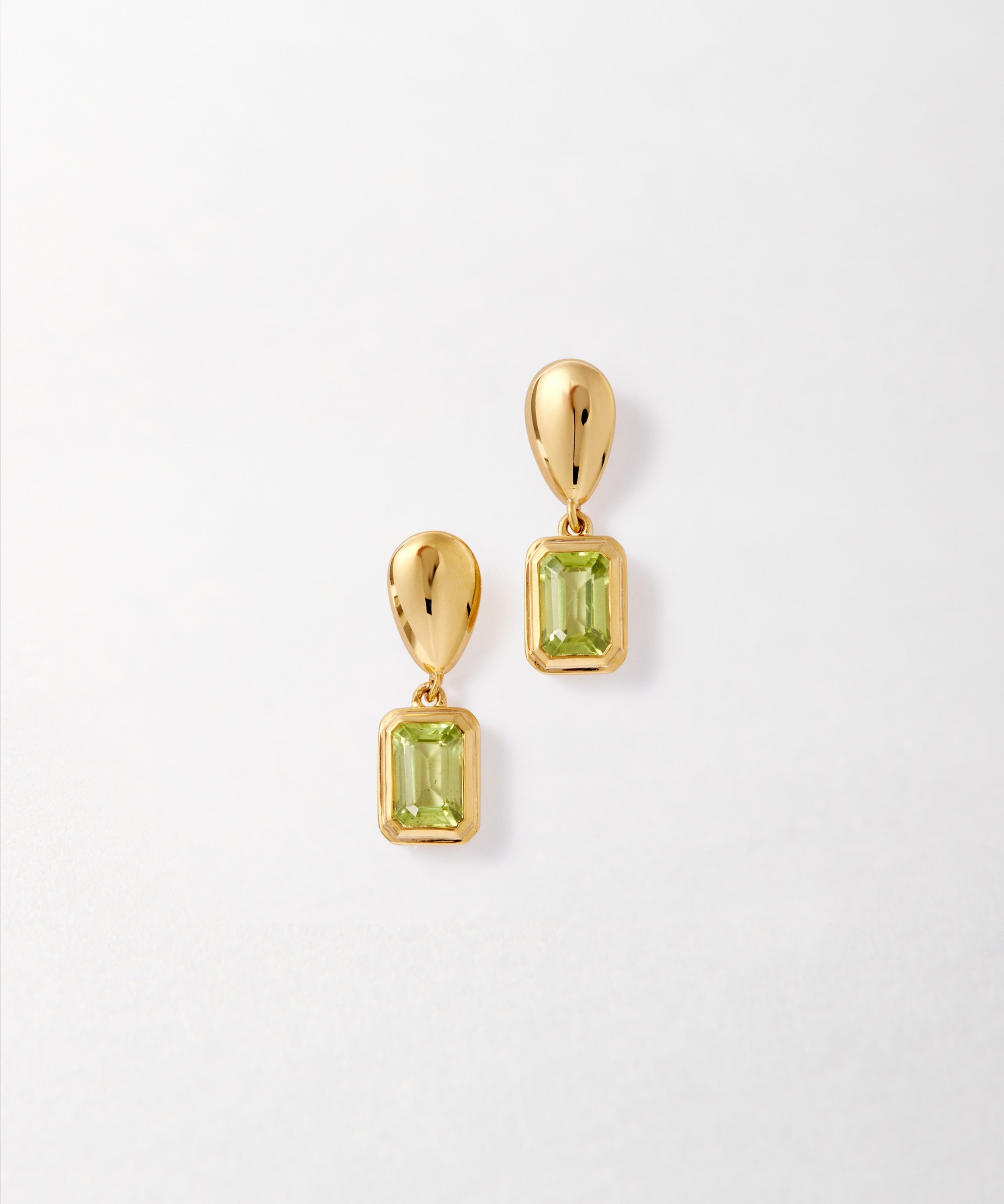 Brinco Pebble Pedra do Mês - Agosto (Peridoto) - Ouro 18K | SILLENE