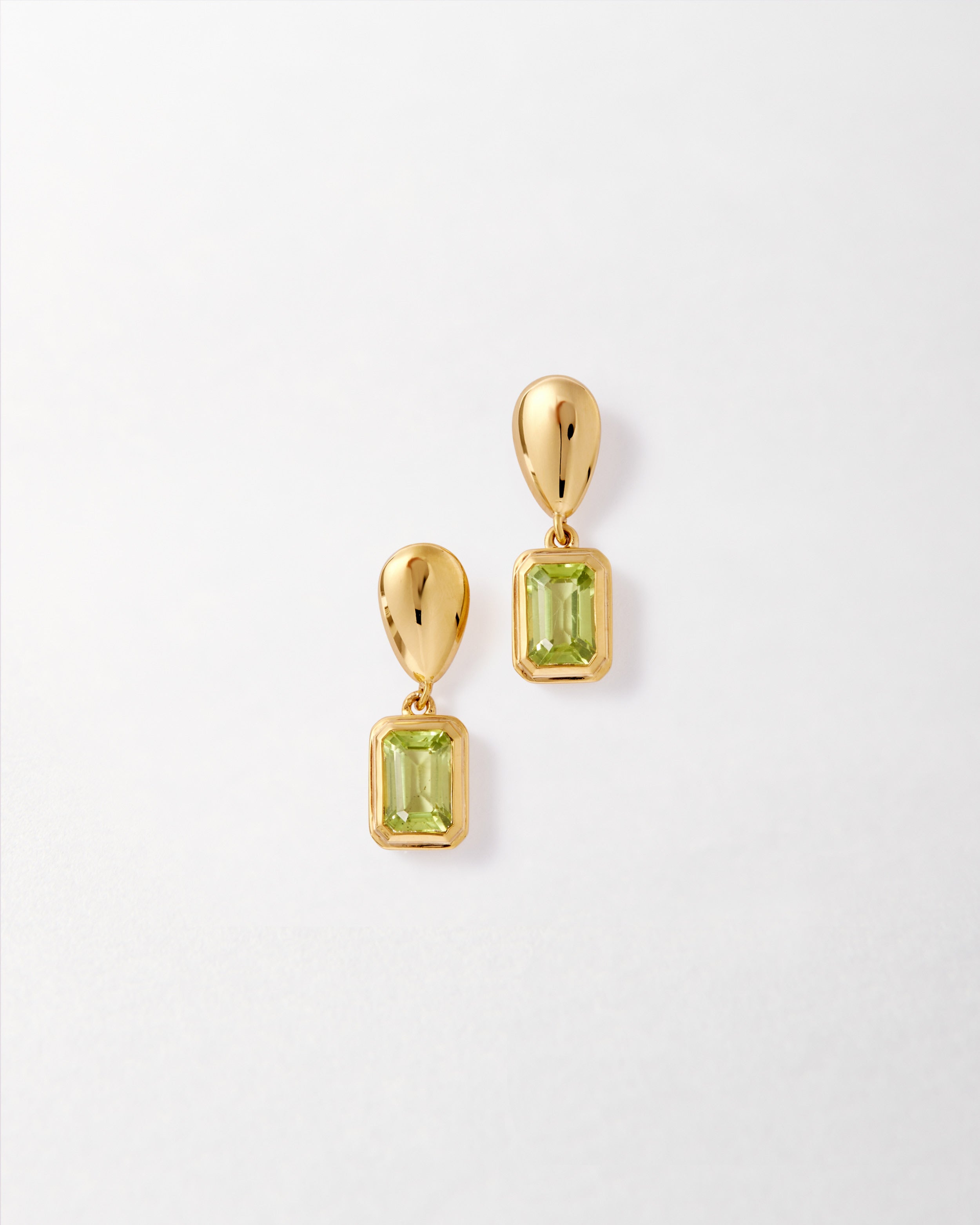 Brinco Pebble Pedra do Mês - Agosto (Peridoto) - Ouro 18K | SILLENE