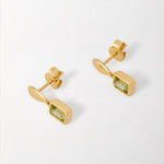 Brinco Pebble Pedra do Mês - Agosto (Peridoto) - Ouro 18K | SILLENE