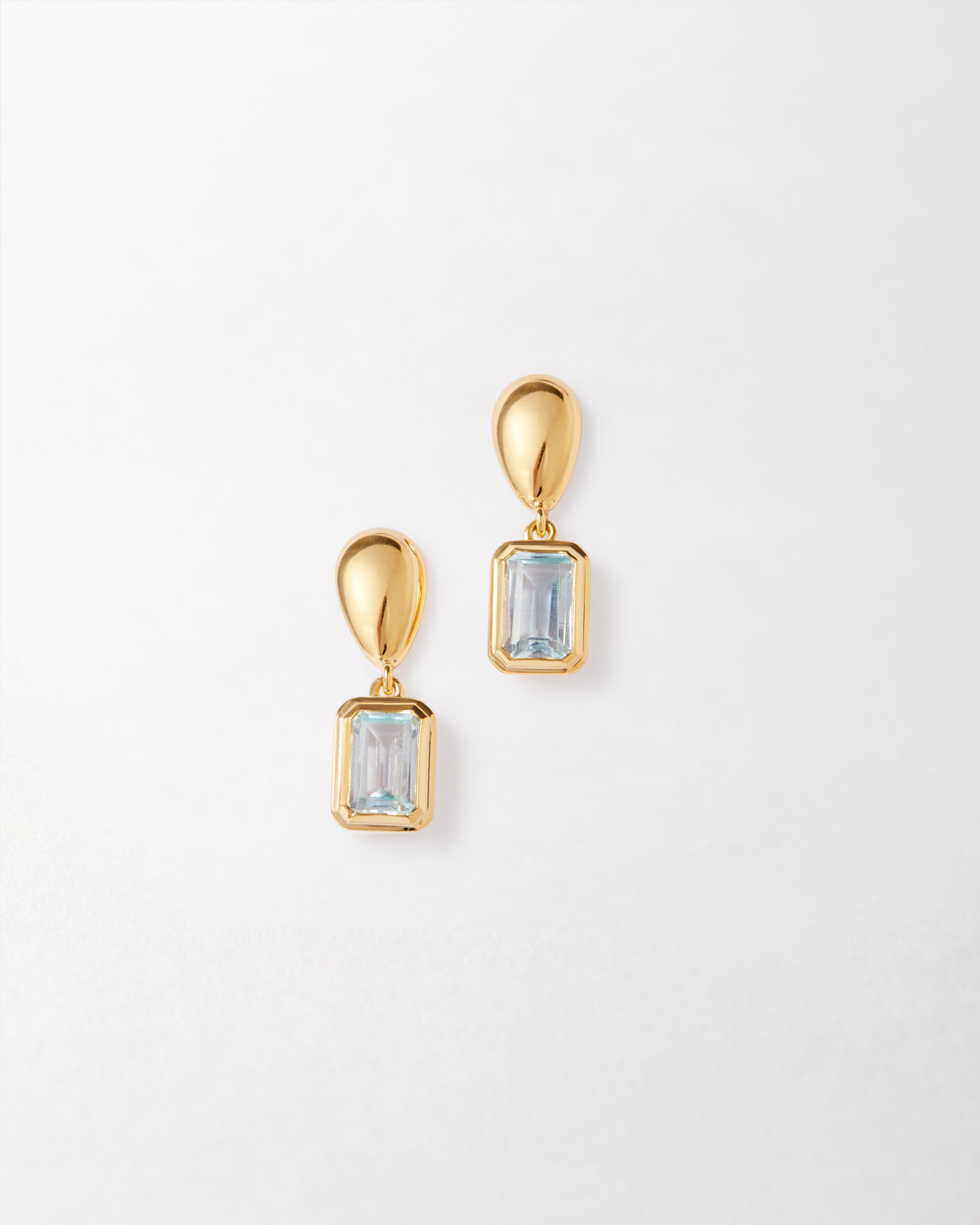 Brinco Pebble Pedra do Mês - Dezembro (Topázio Azul) - Ouro 18K | SILLENE