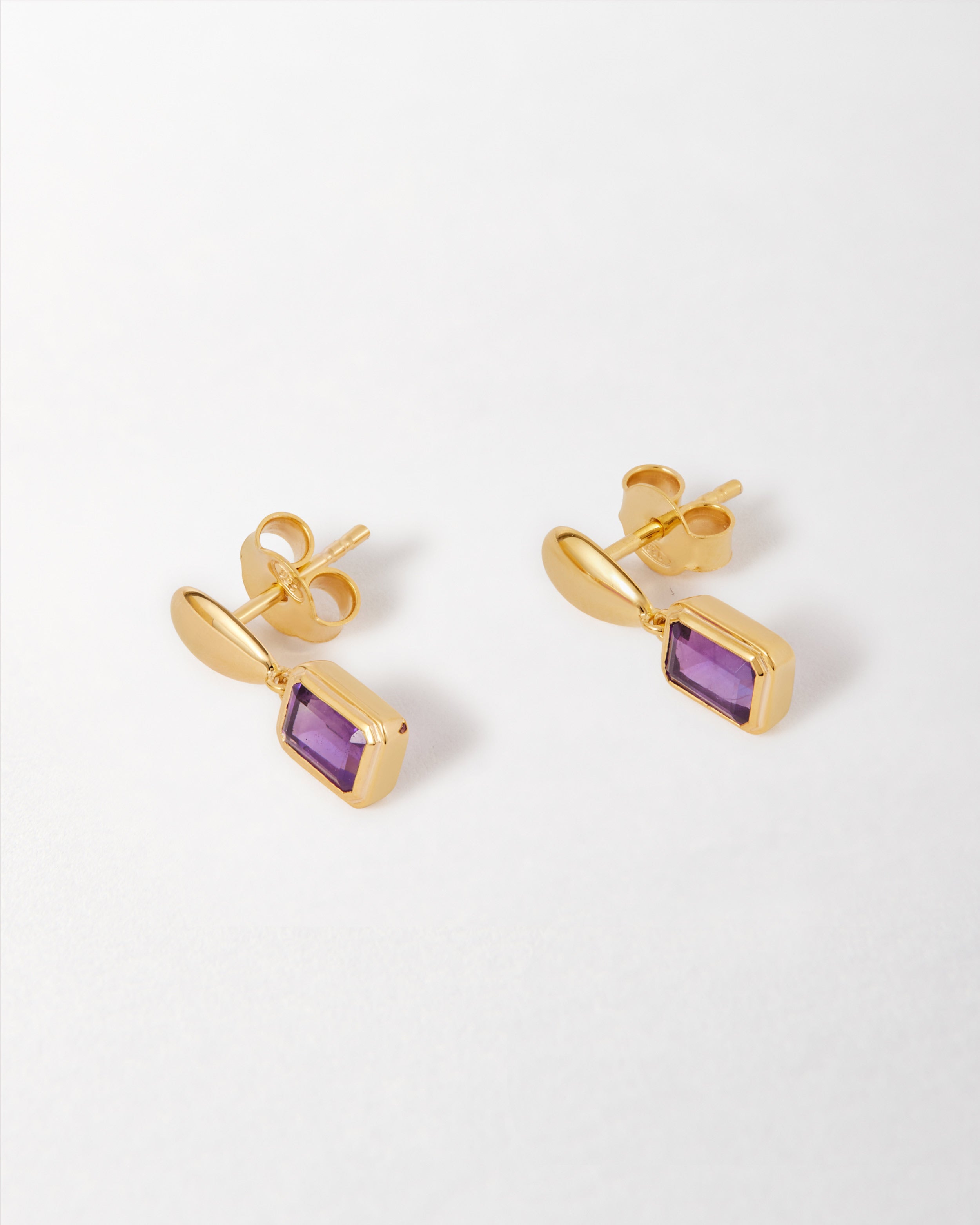 Brinco Pebble Pedra do Mês - Fevereiro (Ametista) - Ouro 18K | SILLENE