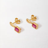 Brinco Pebble Pedra do Mês - Julho (Rubi) - Ouro 18K | SILLENE