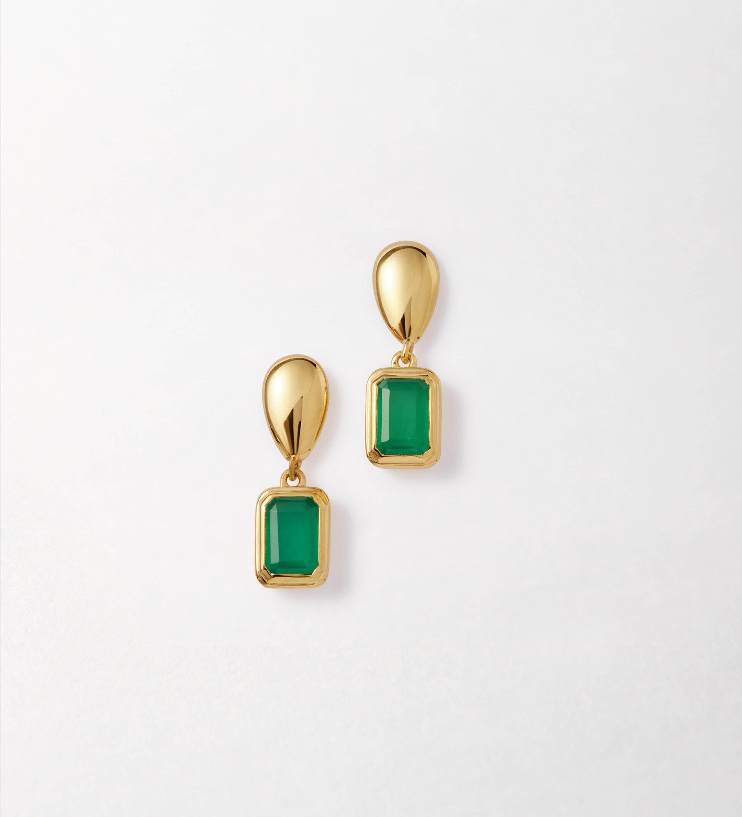 Brinco Pebble Pedra do Mês - Maio (Ônix Verde) - Ouro 18K | SILLENE