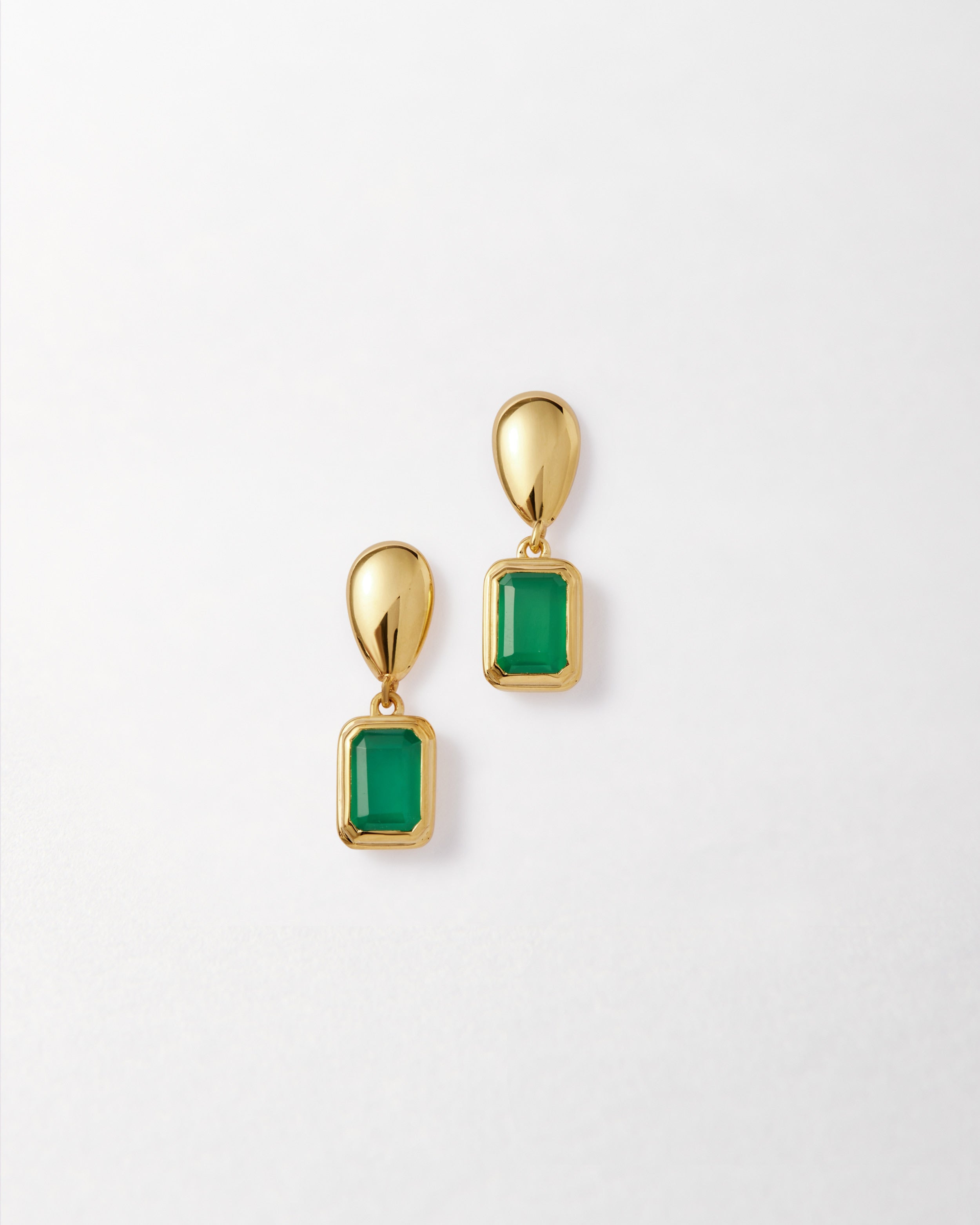 Brinco Pebble Pedra do Mês - Maio (Ônix Verde) - Ouro 18K | SILLENE