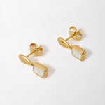 Brinco Pebble Pedra do Mês - Outubro (Opala) - Ouro 18K | SILLENE