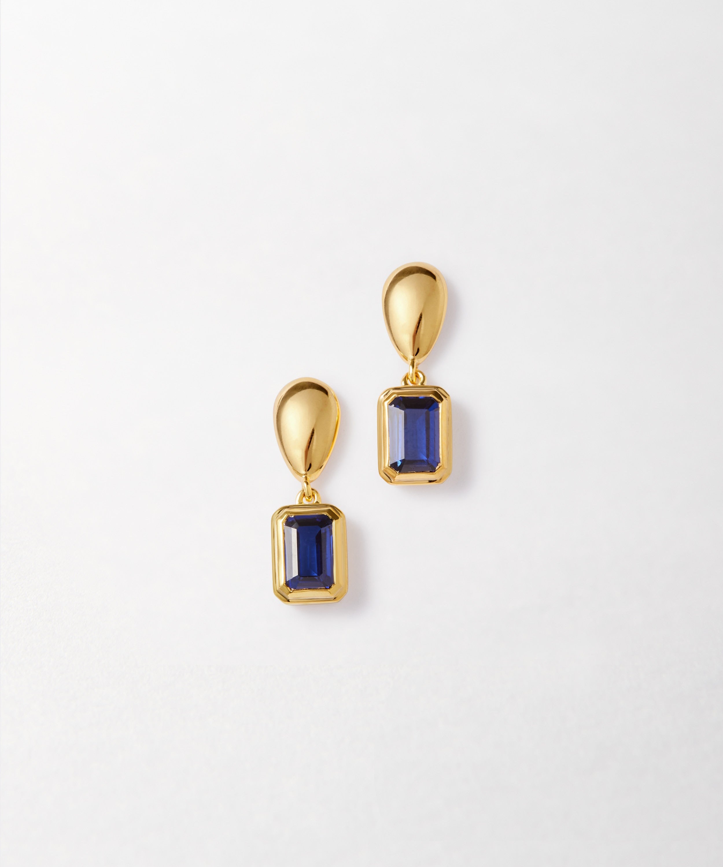 Brinco Pebble Pedra do Mês - Setembro (Safira) - Ouro 18K | SILLENE