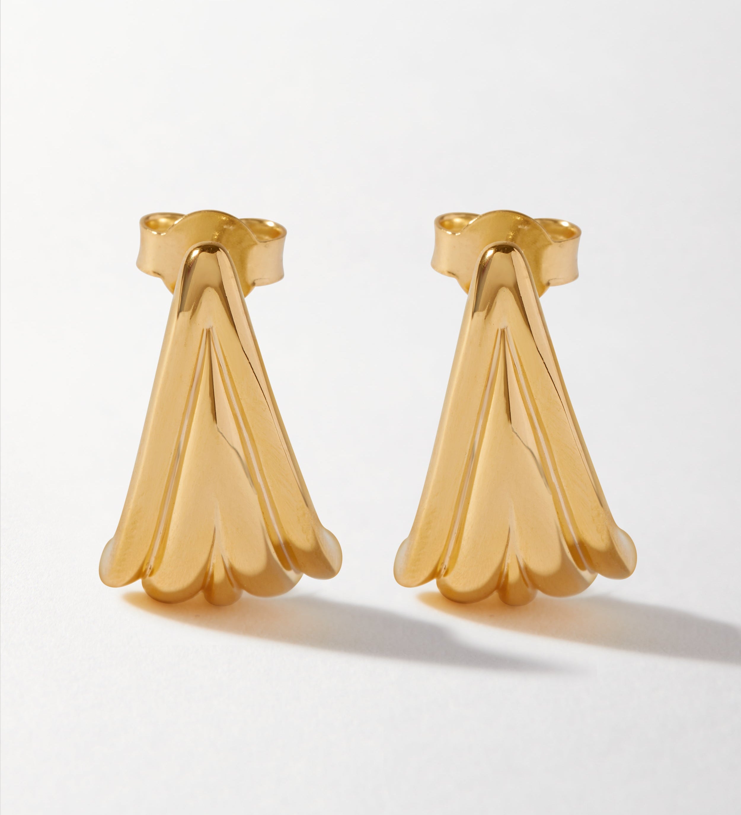 Brinco Ponto Estriado - Ouro 18K | SILLENE