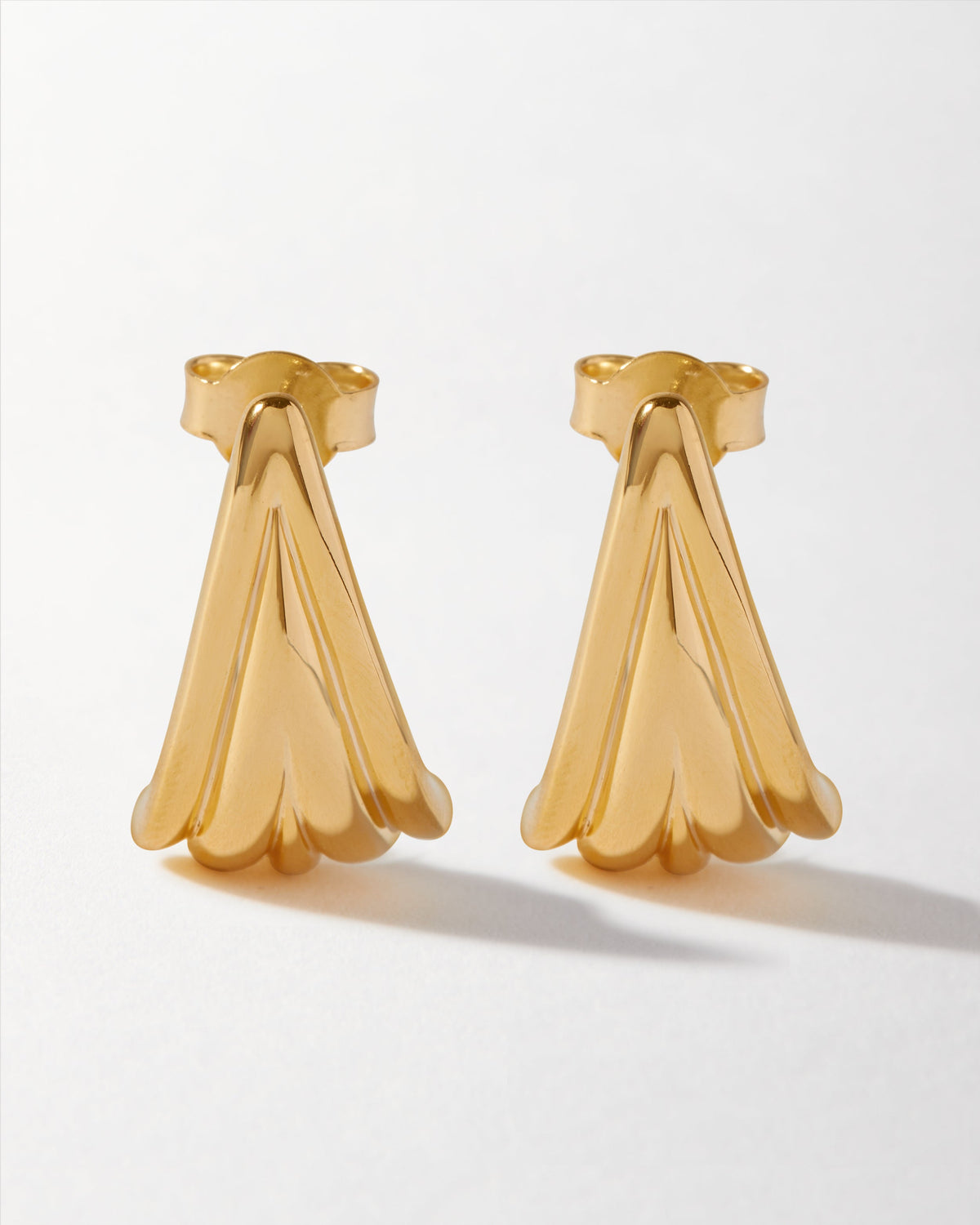 Brinco Ponto Estriado - Ouro 18K | SILLENE